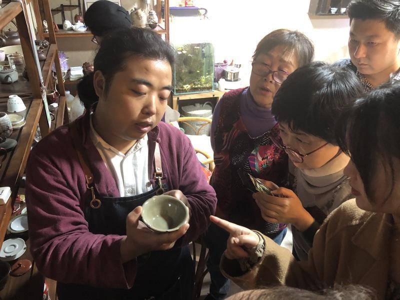 惊！90后小伙竟能让破碎瓷器价值超越新瓷，咋做到的？  第2张