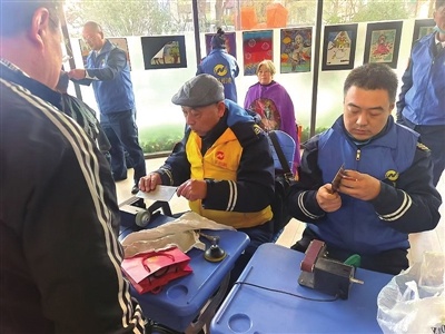 惊！志愿者提供磨刀服务，精湛技艺全揭秘