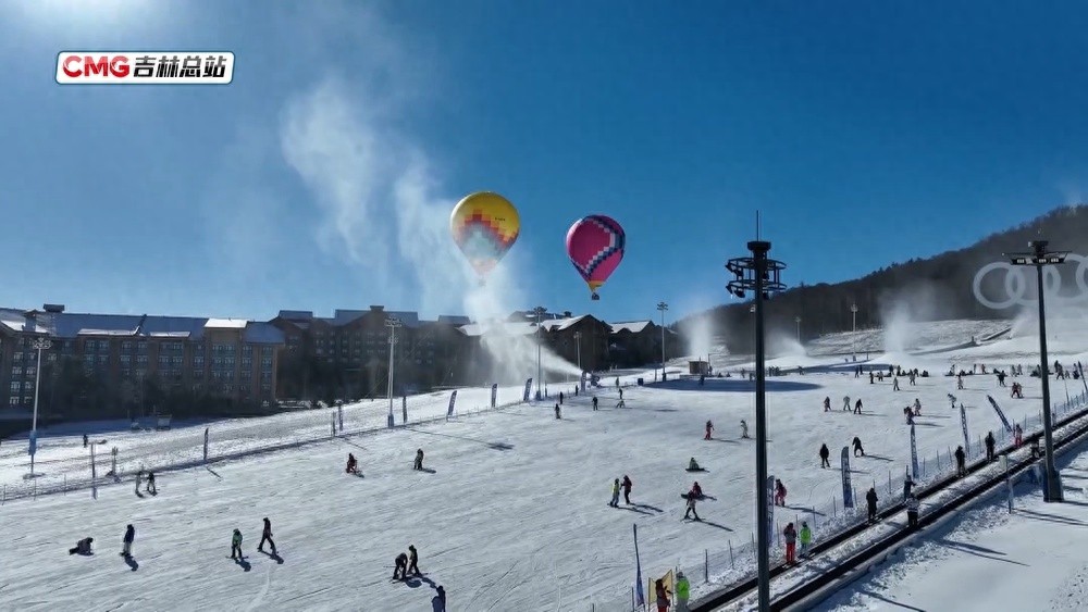 吉林白山雪场开板！超3000名爱好者前来，南方游客居多的新玩法？