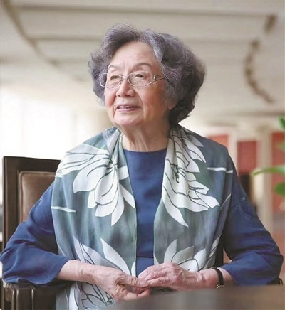 年仅百岁！诗词的女儿叶嘉莹逝世，讲台一梦70余载
