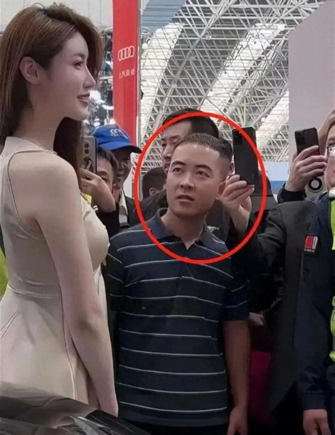 惊！条纹哥凝视车模爆火，玩套路被封杀，意料之中？