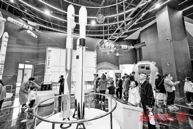 惊！300多名儿童和家长在福州科技馆开启科技狂欢，你知道吗？  第1张