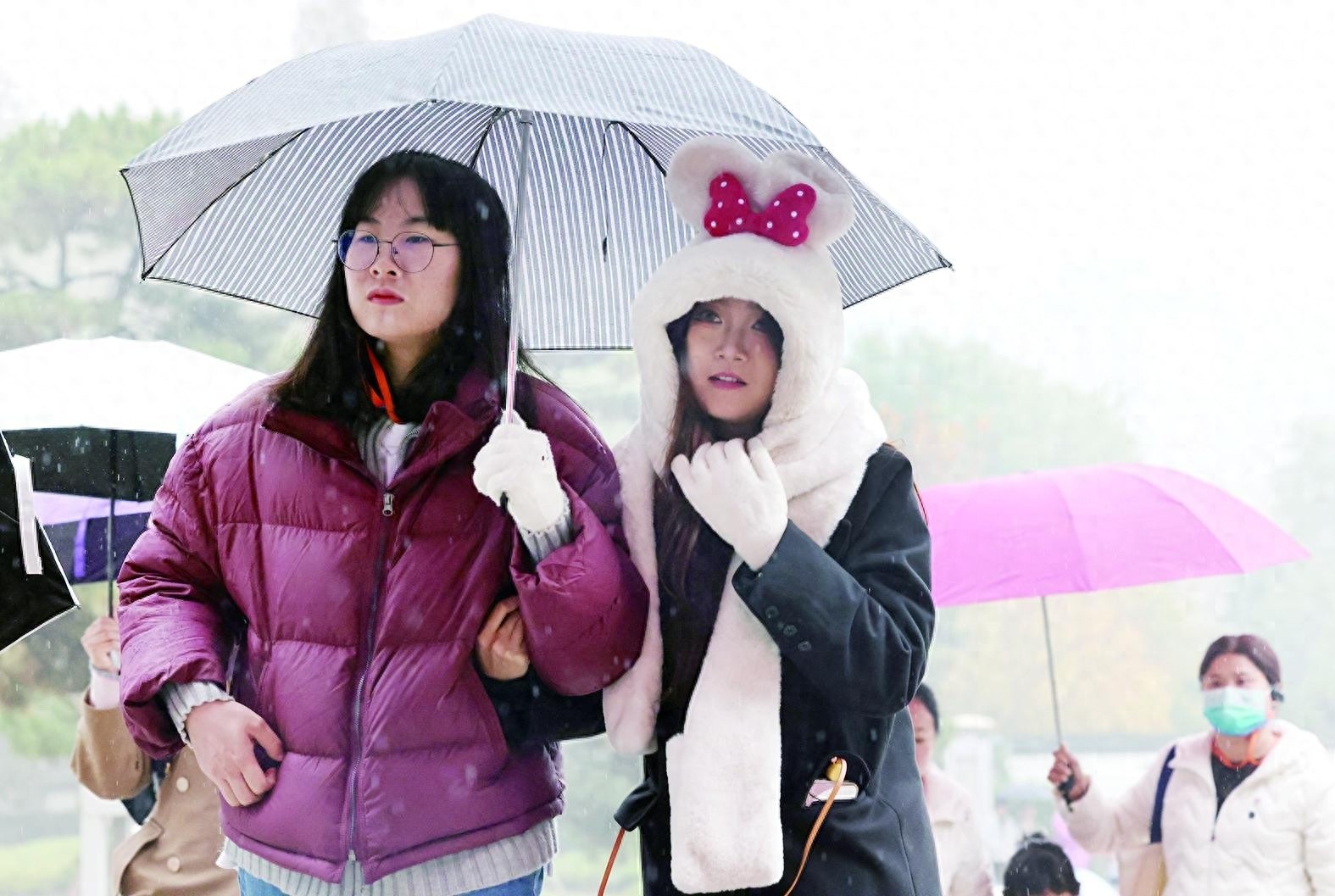 惊！西安气温骤降，暴雪将至，市民冬装已上身  第1张