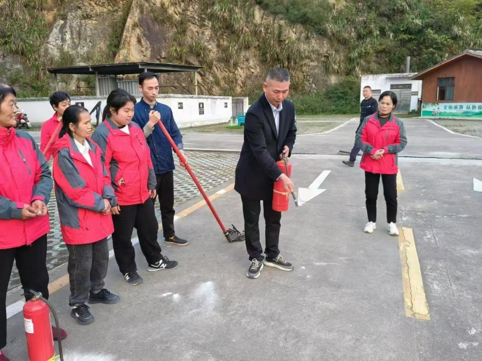 天气渐冷用电取暖险象环生!第33个消防宣传月全军乡这样筑牢防线 第3张 天气渐冷用电取暖险象环生!第33个消防宣传月全军乡这样筑牢防线 第3张