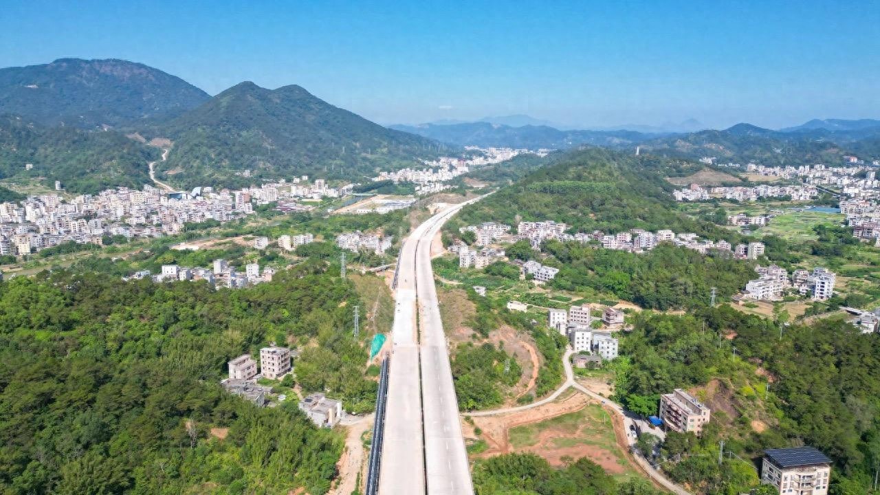 惊！信宜市玉都新区道路建设：三纵六横如何带动区域经济？  第1张