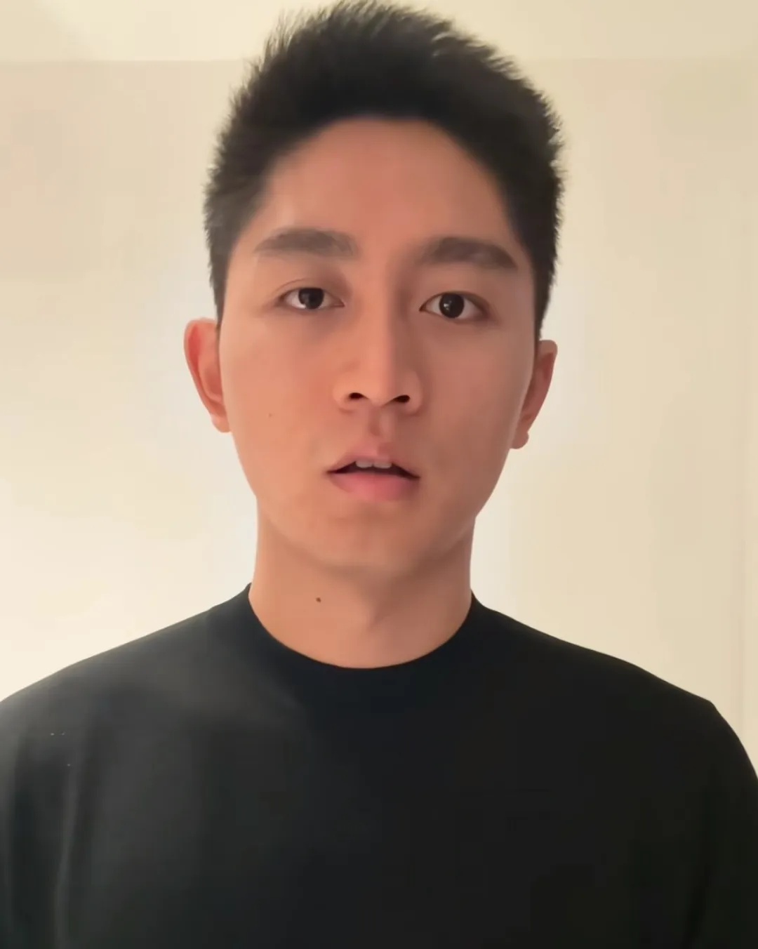 800万粉丝网红羊毛月吐槽00后求职引众怒，凭啥？  第3张