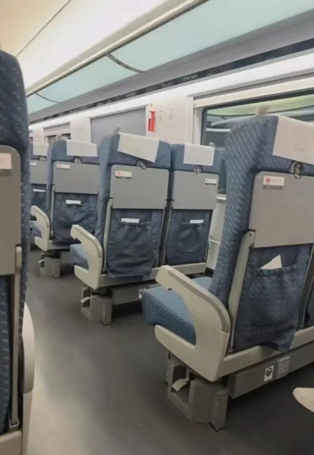 惊！九寨沟堵车4 - 6小时，大批游客赶不上高铁滞留松潘  第4张
