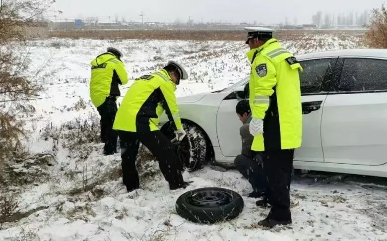 甘肃公安雪天全时守护：多种举措，暖人身更暖人心  第5张