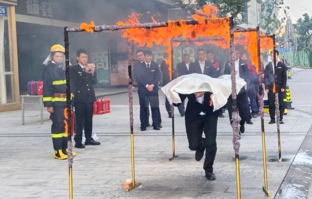 惊！11月招商积余四川公司竟这样普及消防安全知识  第4张