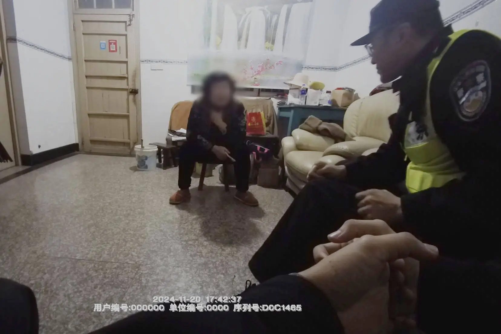 惊！老人花7000元买大米和药，快递员警觉挽损6万