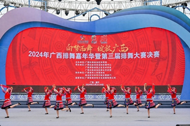 惊!2024年广西排舞大赛决赛，千余爱好者燃爆民歌湖广场