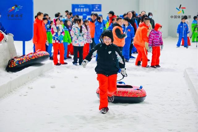 惊！张家界慈利县冰雪世界迎省百万人上冰活动，现场嗨翻天  第2张