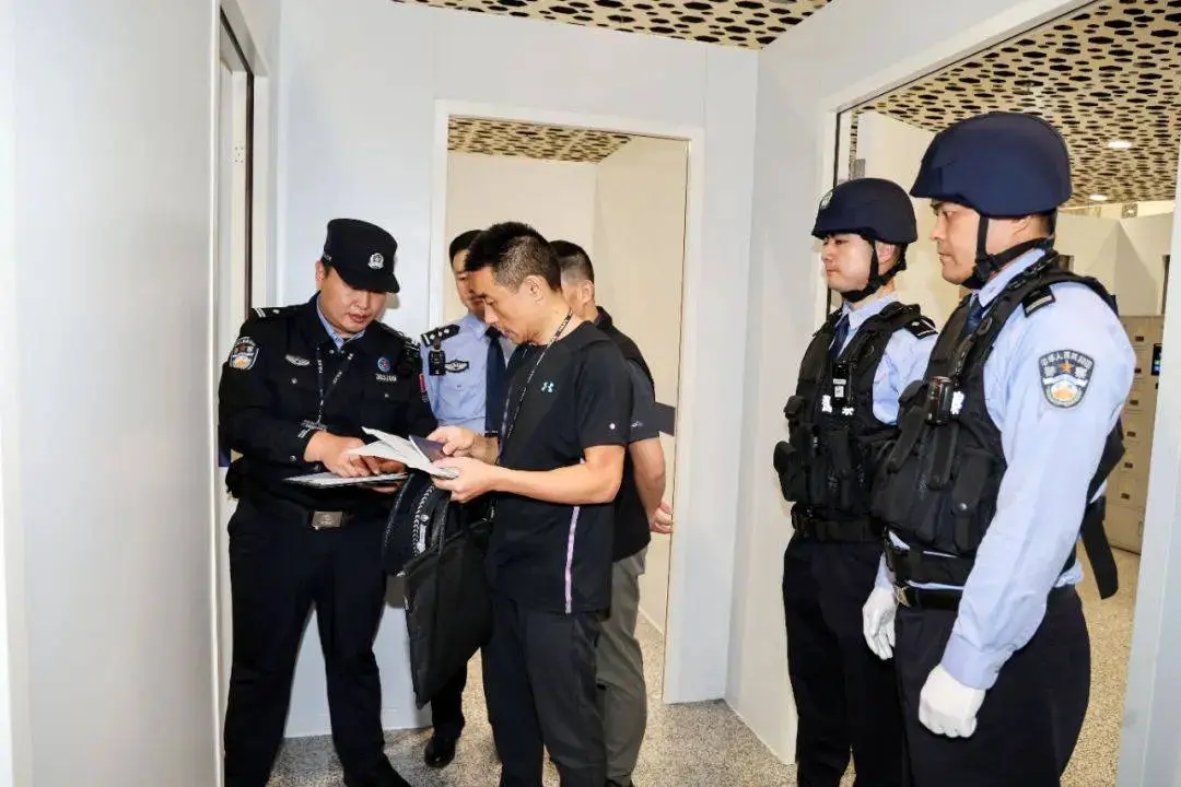 惊！潜逃近三年，走私案红通逃犯终被押解回国，背后故事引人好奇