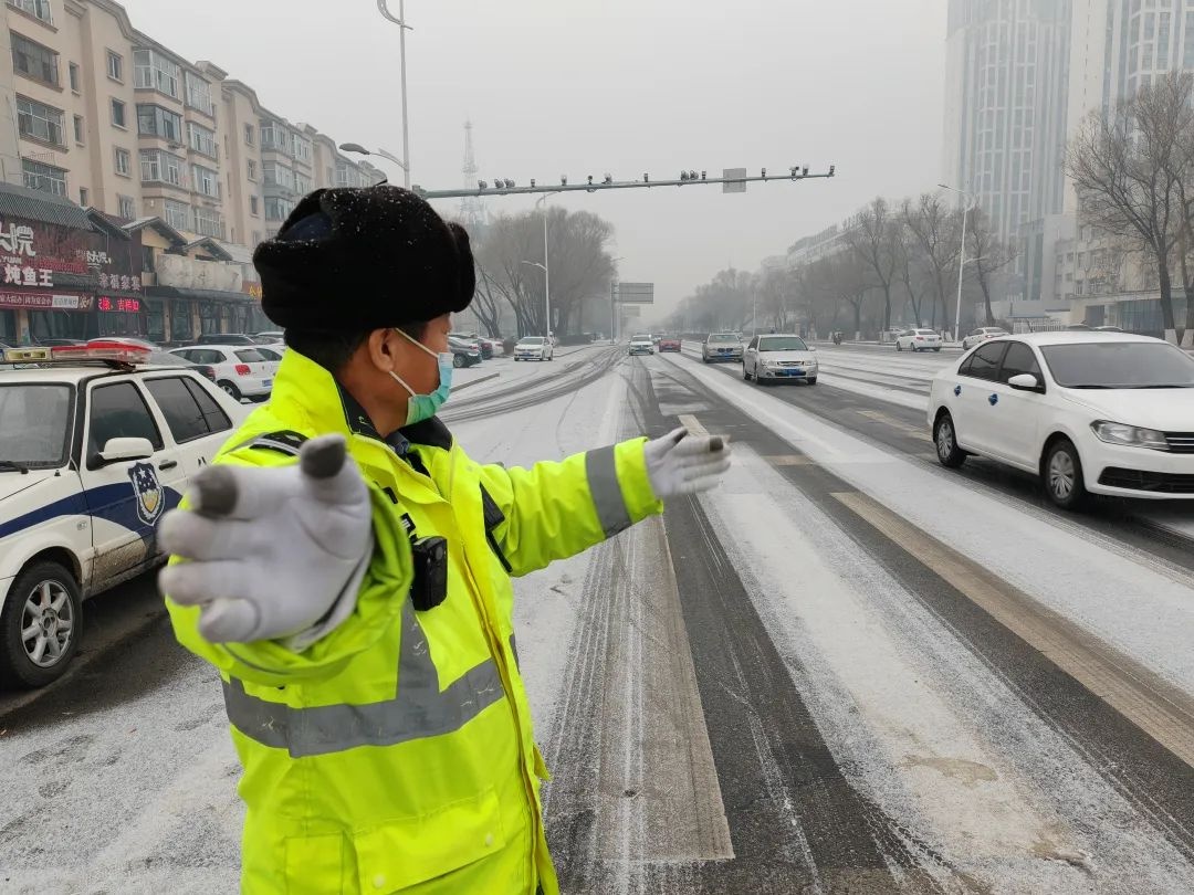 【紧急】大到暴雪来袭！大庆交警如何应对？  第2张