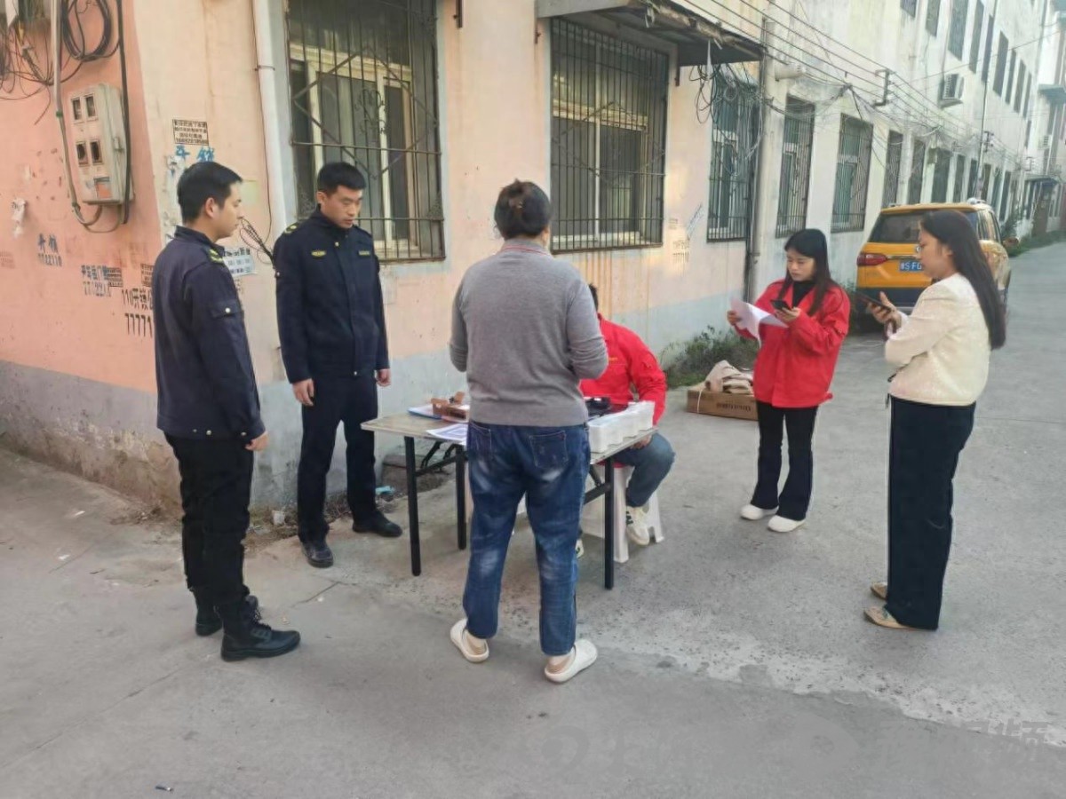惊！弘昌燃气淮滨公司联合城管局进老小区，所为何事？  第1张