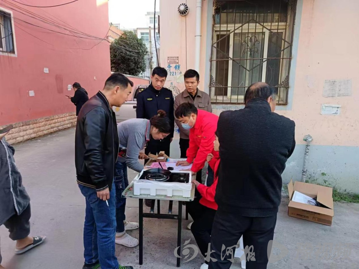 惊！弘昌燃气淮滨公司联合城管局进老小区，所为何事？  第2张