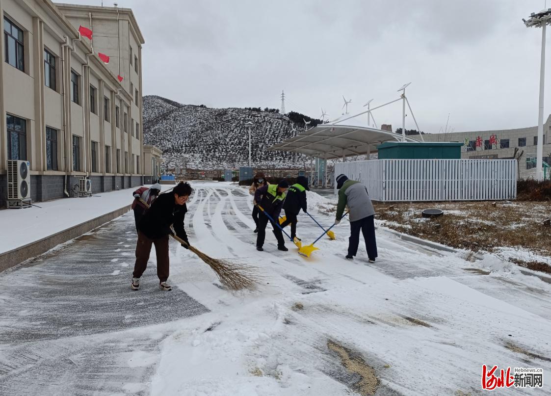 【速看】张家口入冬首雪，服务区如何保驾护航？  第2张
