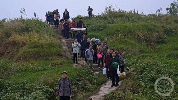 重庆忠县轮渡从难以为继到爱心之船，背后故事令人泪目