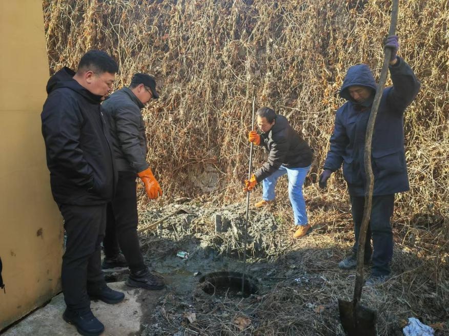 惊！通化阳光忆城D区物业弃管，脏水横流百米臭气熏天  第3张