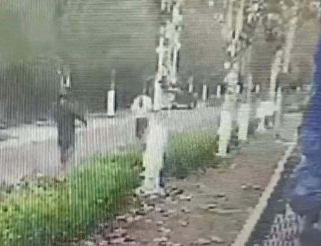惊！贵阳陌生男裸露下体尾随女孩，货车司机英勇护娃
