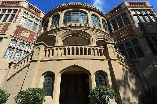 惊!长宁区少年宫内部开放,有超美草坪城堡可打卡 第3张 惊!长宁区少年宫内部开放,有超美草坪城堡可打卡 第3张