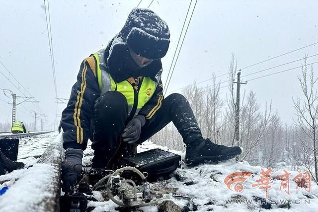 陕西多地雨雪降温！西安铁路局1200余人次如何保交通？  第2张