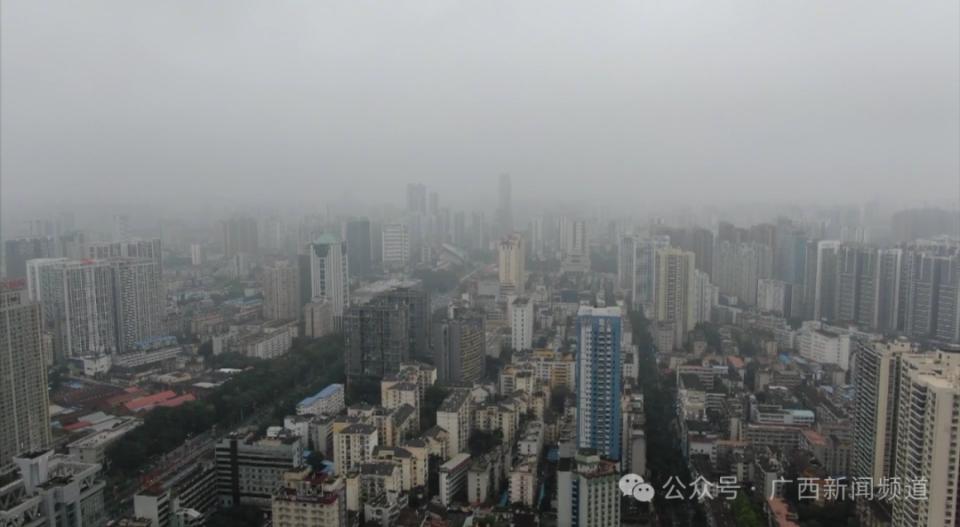 广西天气大变脸！冷空气速达，降温降雨大风齐上阵  第2张
