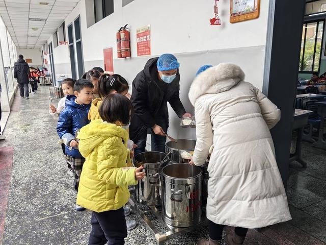 内江十小食堂大改造：学生午餐不再愁，家长工作更安心  第3张