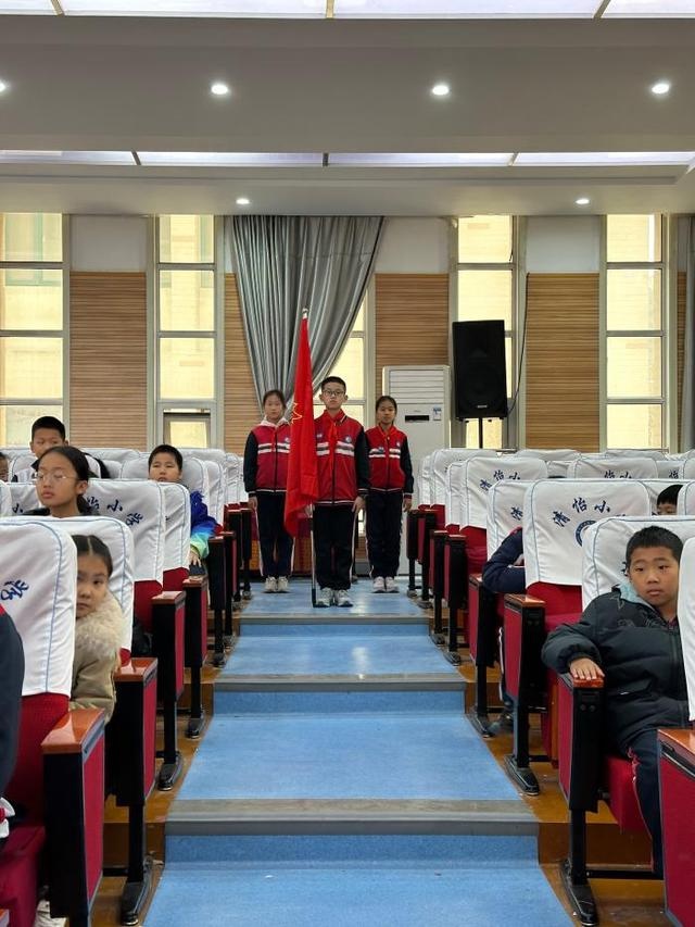 揭秘少先队仪式背后的深意：如何通过敬队礼传承红色基因？  第2张