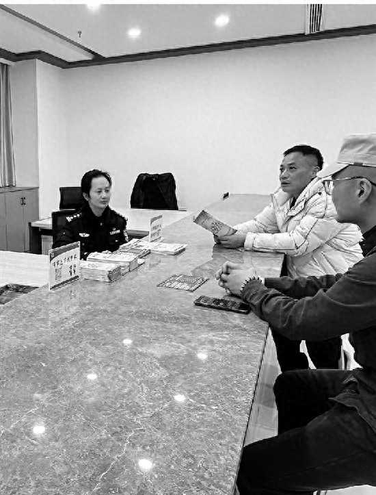 警企零距离！杭州长庆派出所便民服务点让办事效率翻倍，企业员工直呼太方便