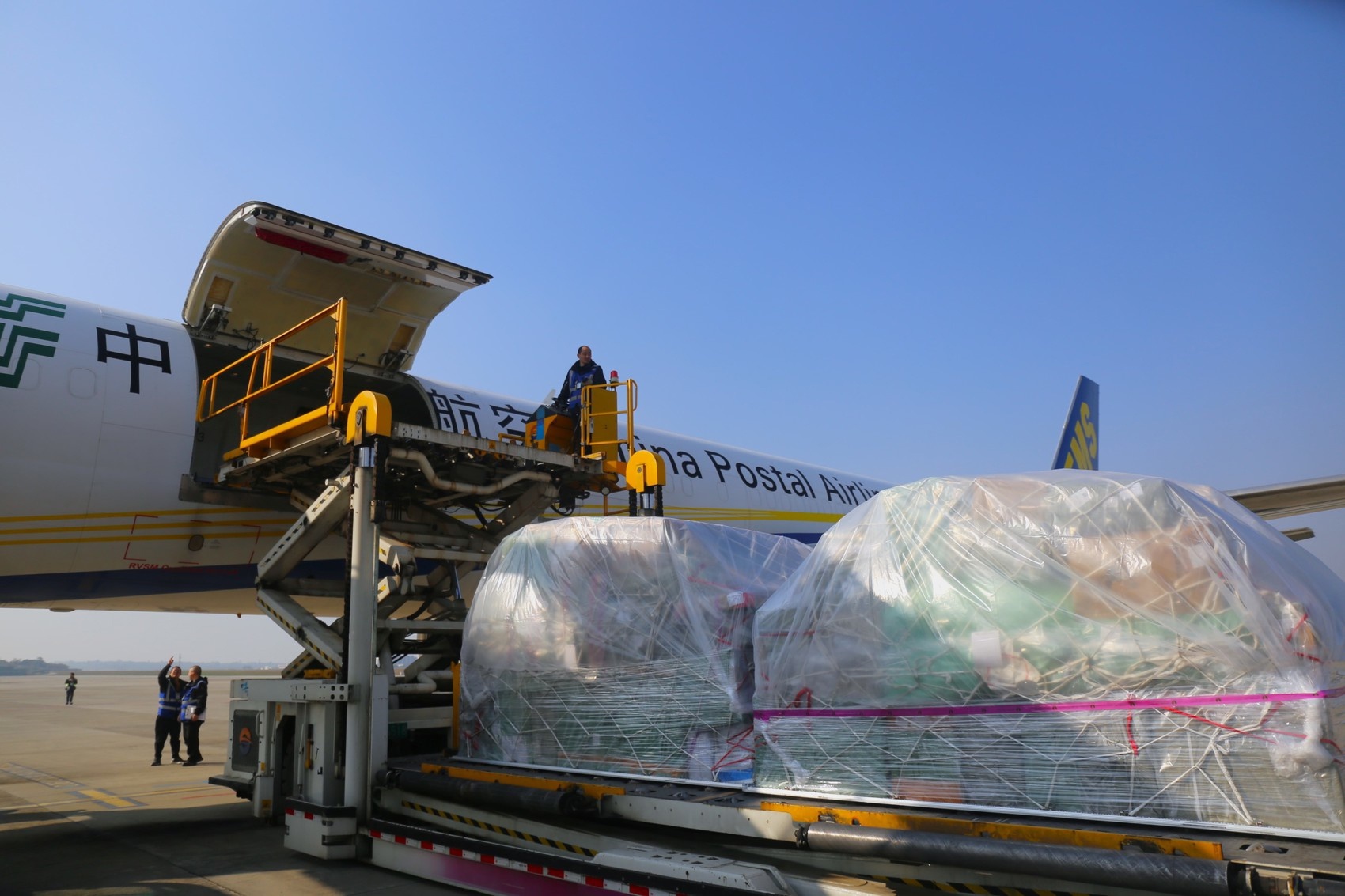 成都国际航空枢纽年货邮吞吐量突破100万吨，跻身内地第五个百万吨级航空俱乐部  第4张