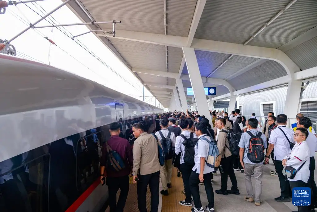 15分钟穿越雅加达与卡拉旺，雅万高铁正式启用，印尼经济新引擎启动  第3张