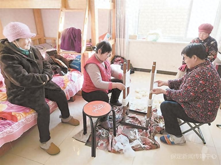 在家也能赚钱！保定村妇联助力妇女兼顾家庭与事业，手工小组带来新机遇
