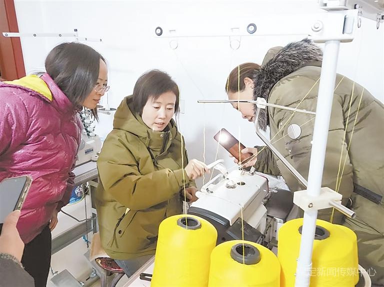 在家也能赚钱！保定村妇联助力妇女兼顾家庭与事业，手工小组带来新机遇  第2张