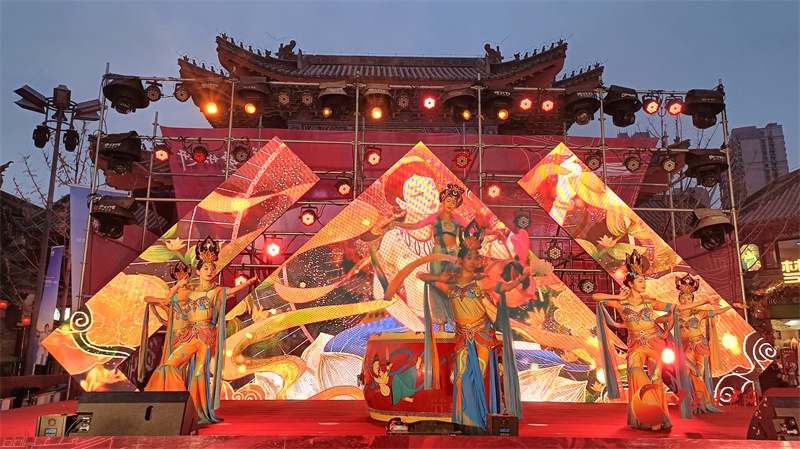 兰州老街灯展惊艳亮相，百名匠人打造奇幻山海，点亮金城夜空