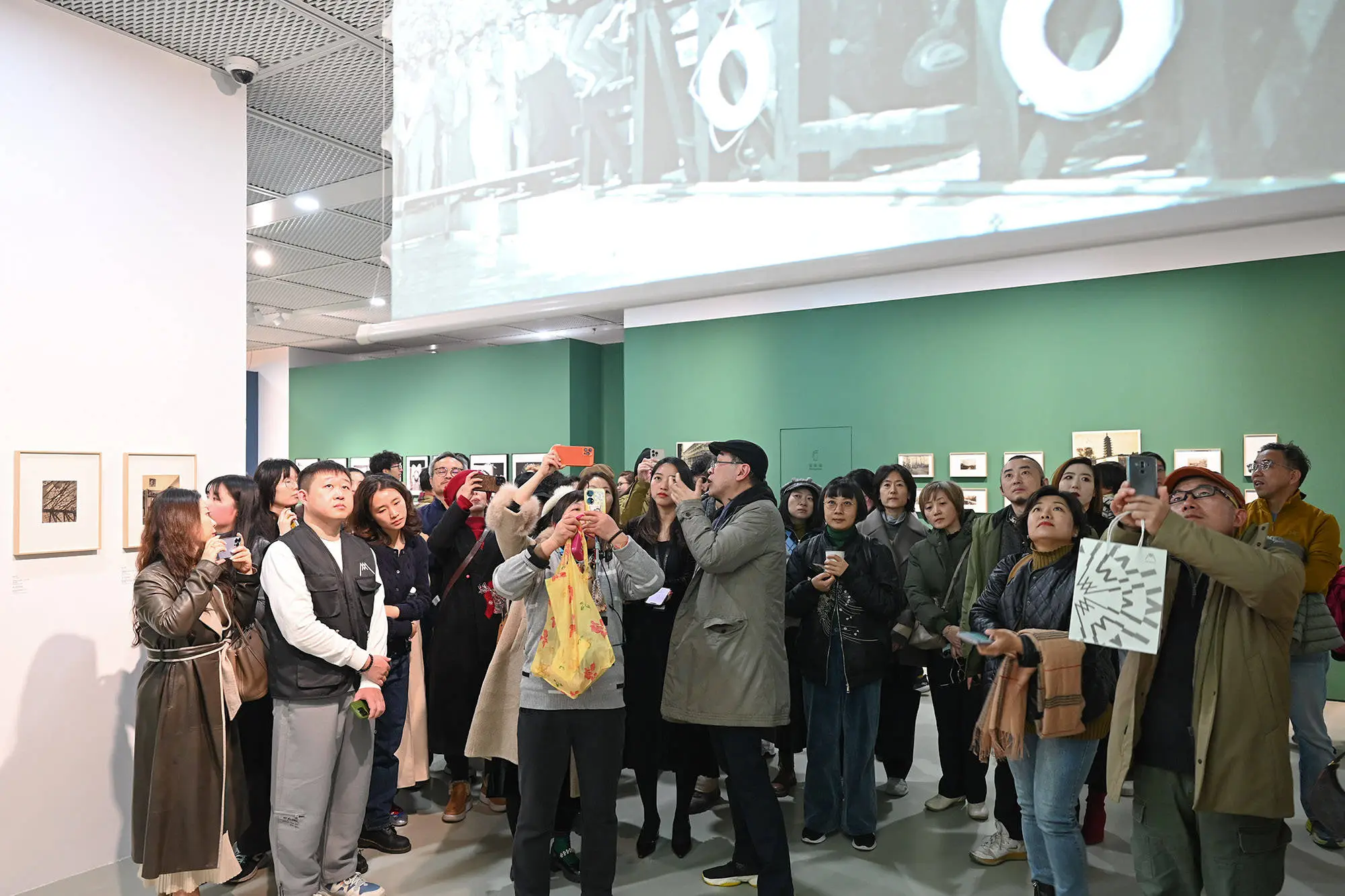 揭秘上海百年摄影史：35位摄影师作品带你穿越时空，感受都市变迁  第1张