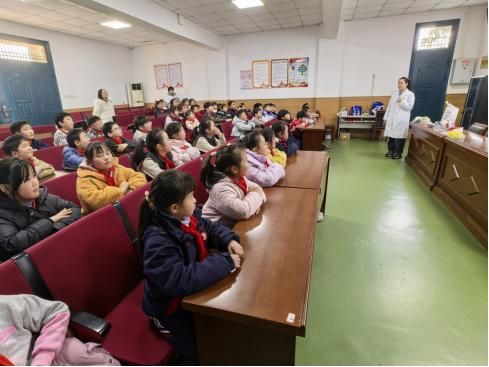 12月24日漕塘小学近视防控讲座：医生揭秘如何科学预防近视，保护孩子视力  第2张