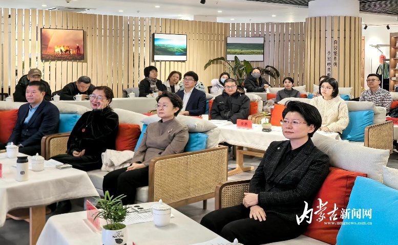 内蒙古文学书屋盛大开放：2500册精选书籍，打造北疆文化新地标  第2张