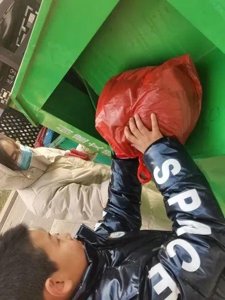 衣起守护，爱不闲置：冬日暖阳编织爱的网络，让闲置衣物重焕新生  第4张