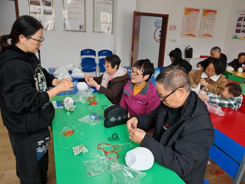 匠心独运：南京溧水红石榴家园玩偶制作活动，传承手工艺，共筑民族情  第2张