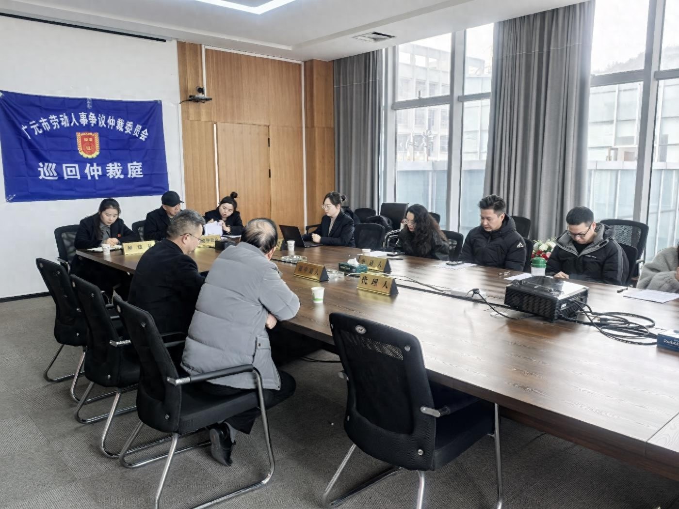 拖欠一年薪水终有解！劳动仲裁上门开庭，农民工权益得保障  第1张