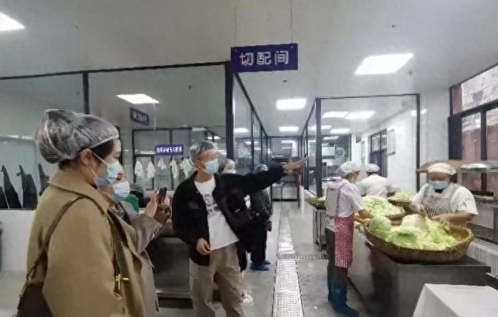 揭秘三清小学食堂开放日：家长亲身体验，食品安全透明化大揭秘  第1张