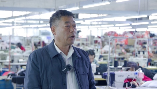 项城市政府如何通过银企对接助力松鑫服装有限公司渡过难关？揭秘背后的高效服务与产业升级策略  第2张