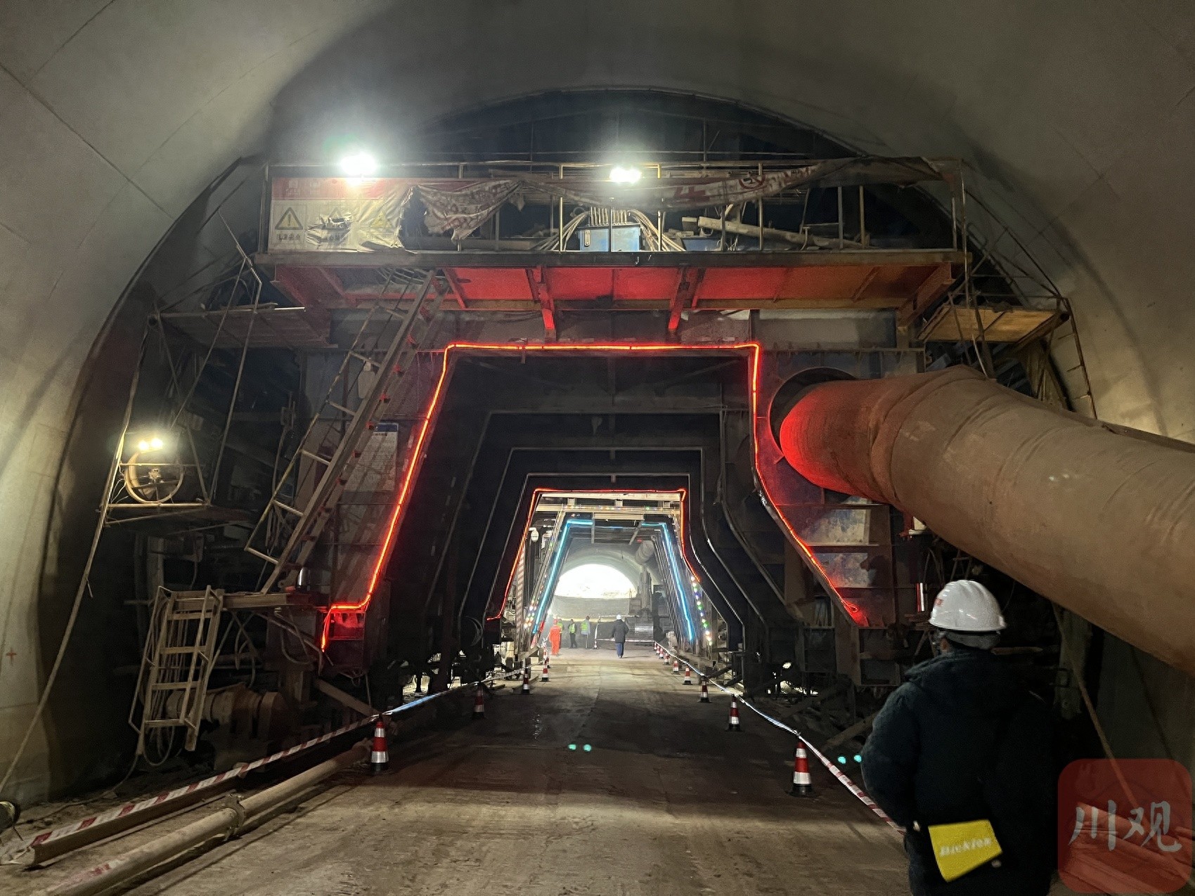 泸州G321纳溪区天仙至永宁段改建工程马鞍山1号隧道双线贯通，历时21个月攻克技术难题  第1张