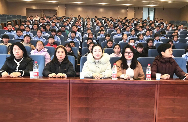 合肥小学生讲述书法家故事，现场掌声不断，你猜他们最爱哪位书法家？  第3张