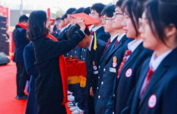 杭州市中策职业学校钱塘学校首届18岁成人典礼：青春不负韶华，梦想扬帆起航  第1张