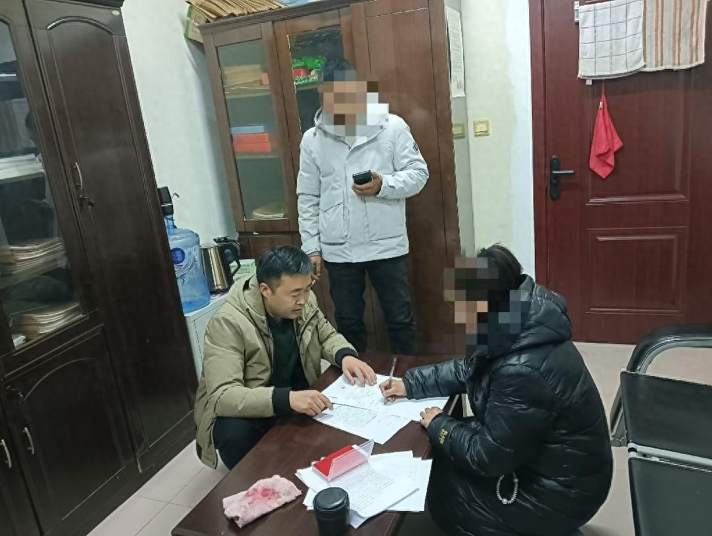 司法救助金如何帮助困境家庭渡过难关？唐华与邻居纠纷背后的暖心故事