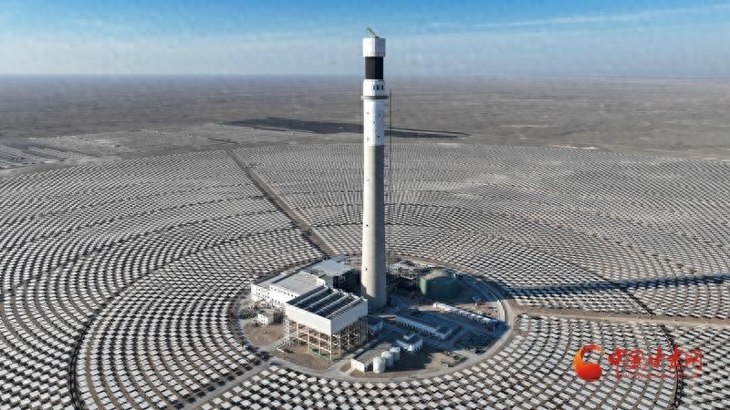 金塔县冬季建设热潮：25594面定日镜下的银色向日葵，10万千瓦光热工程全面完工  第1张