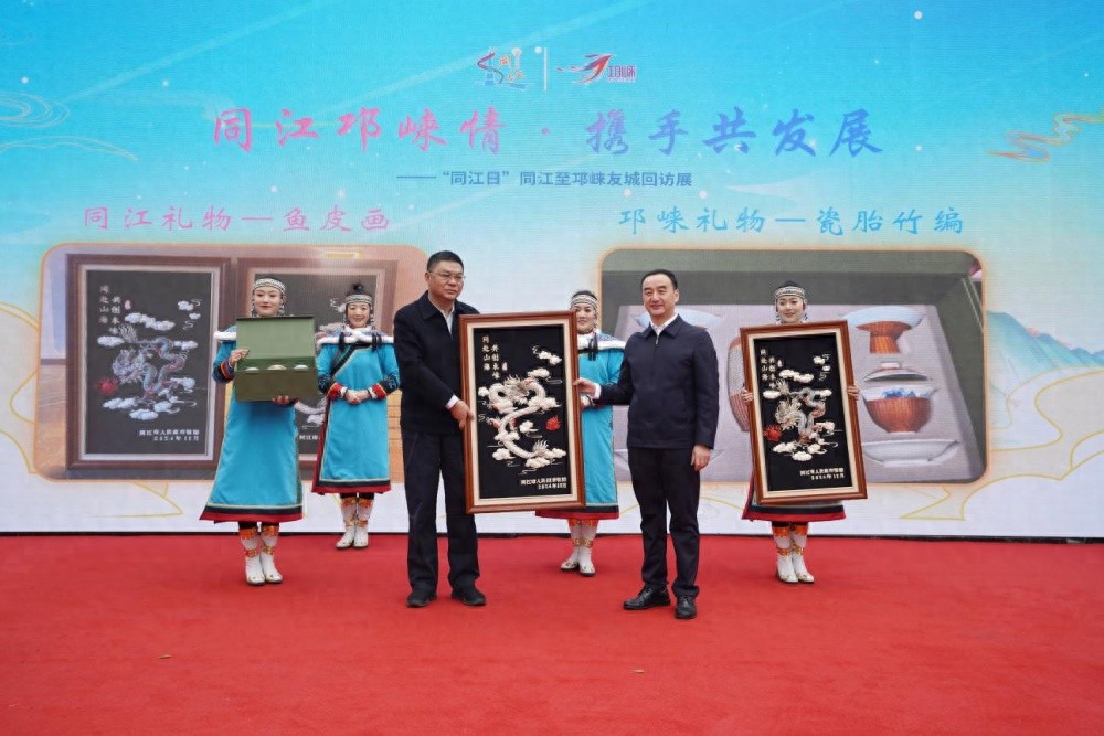 同江特色产品惊艳邛崃，鳇鱼馅水饺成市民新宠，你尝过了吗？