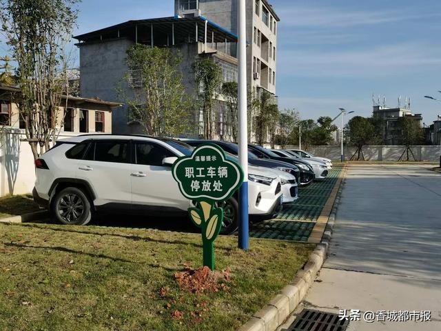 咸安区永安社区卫生服务中心：一年收到3面锦旗，如何解决停车难、发热诊室问题赢得民心？  第2张